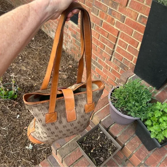 Dooney & Bourke canvas and leather signature shoulder bag - Picture 10 of 16